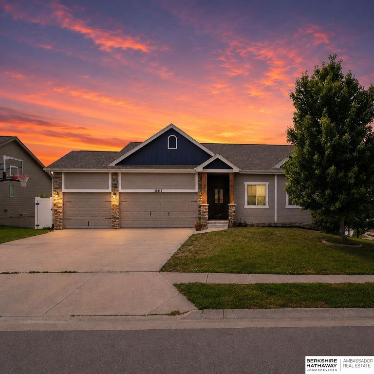 20313 Crystal Avenue, Gretna, NE 68028