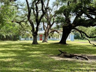 7411 Pecan Drive, Damon, TX 77430