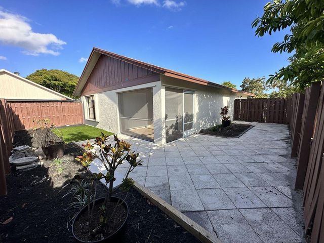 1490 Summit Run Circle, West Palm Beach, FL 33415