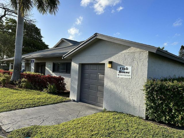 1490 Summit Run Circle, West Palm Beach, FL 33415