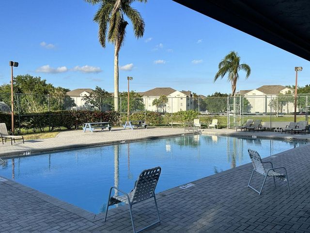 1490 Summit Run Circle, West Palm Beach, FL 33415
