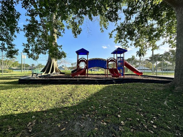 1490 Summit Run Circle, West Palm Beach, FL 33415