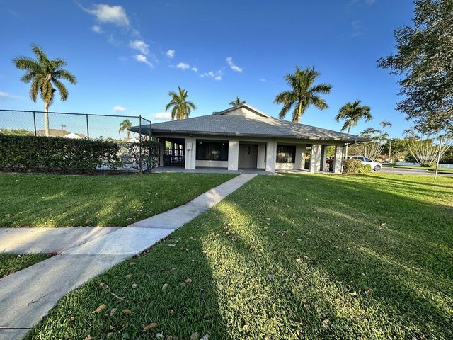 1490 Summit Run Circle, West Palm Beach, FL 33415