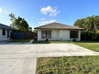 1490 Summit Run Circle, West Palm Beach, FL 33415