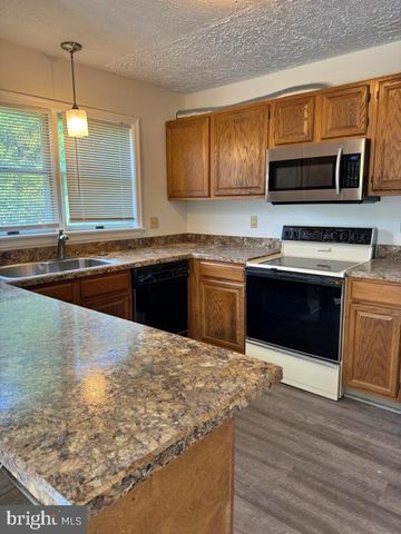 28 JEAN LO WAY, York, PA 17406