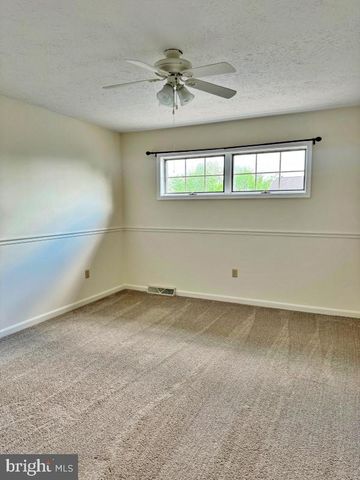 28 JEAN LO WAY, York, PA 17406