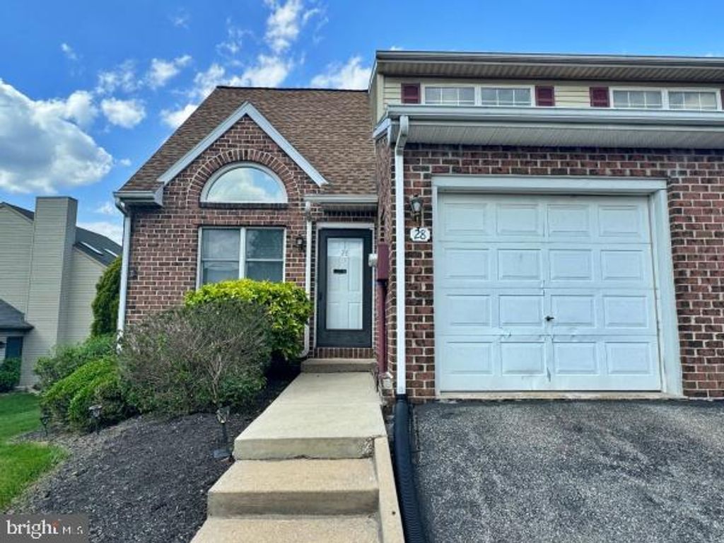 28 JEAN LO WAY, York, PA 17406