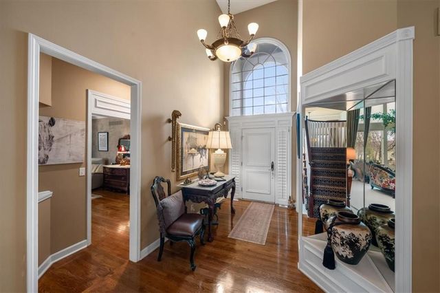 709 NE Lake Pointe Drive, Lee's Summit, MO 64064