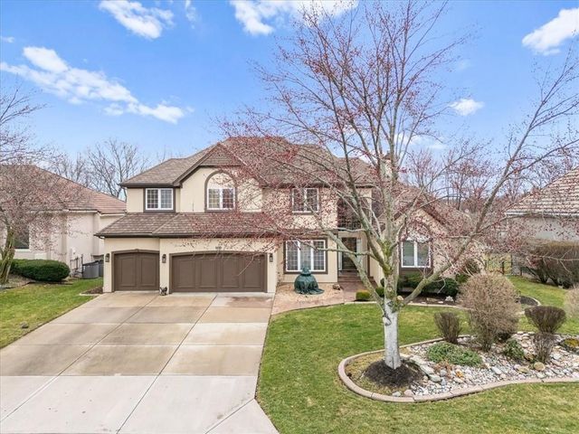 709 NE Lake Pointe Drive, Lee's Summit, MO 64064