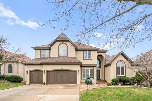 709 NE Lake Pointe Drive, Lee's Summit, MO 64064