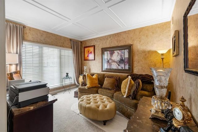 709 NE Lake Pointe Drive, Lee's Summit, MO 64064