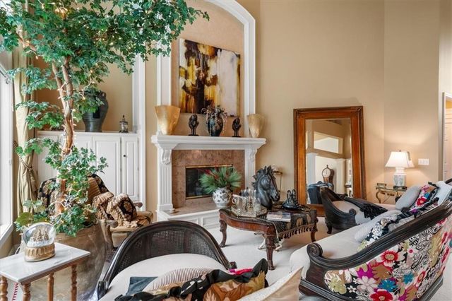 709 NE Lake Pointe Drive, Lee's Summit, MO 64064