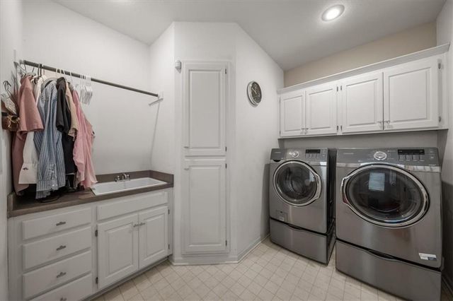 709 NE Lake Pointe Drive, Lee's Summit, MO 64064