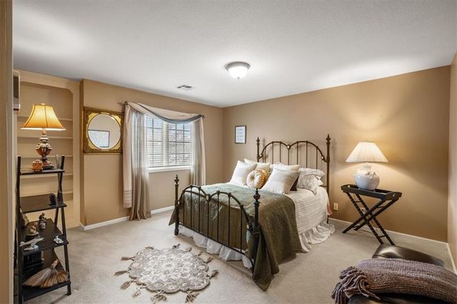 709 NE Lake Pointe Drive, Lee's Summit, MO 64064