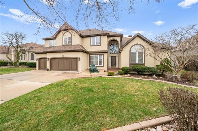 709 NE Lake Pointe Drive, Lee's Summit, MO 64064