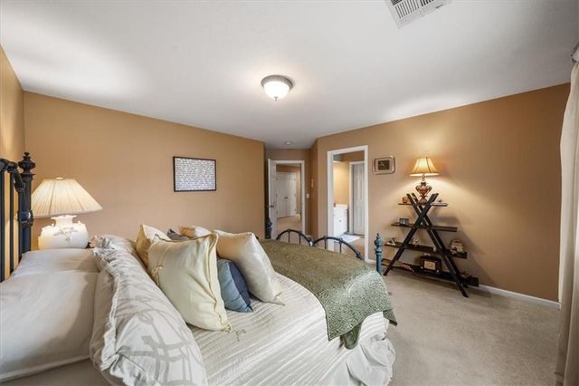 709 NE Lake Pointe Drive, Lee's Summit, MO 64064