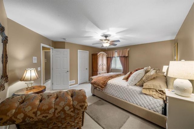 709 NE Lake Pointe Drive, Lee's Summit, MO 64064