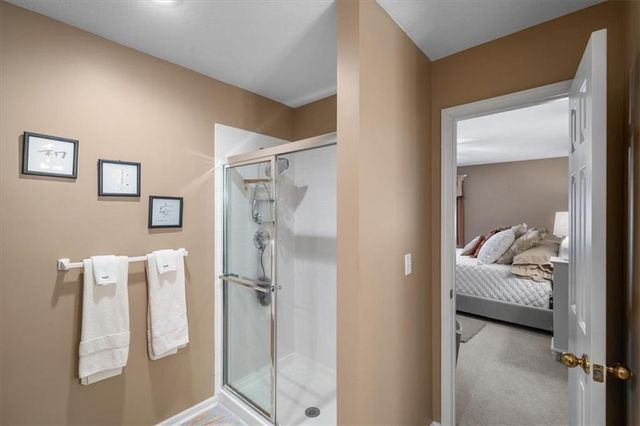 709 NE Lake Pointe Drive, Lee's Summit, MO 64064