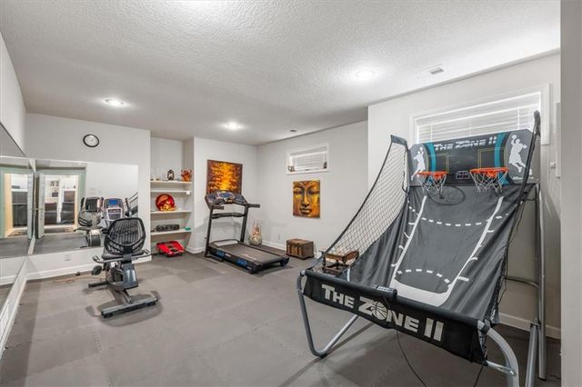 709 NE Lake Pointe Drive, Lee's Summit, MO 64064