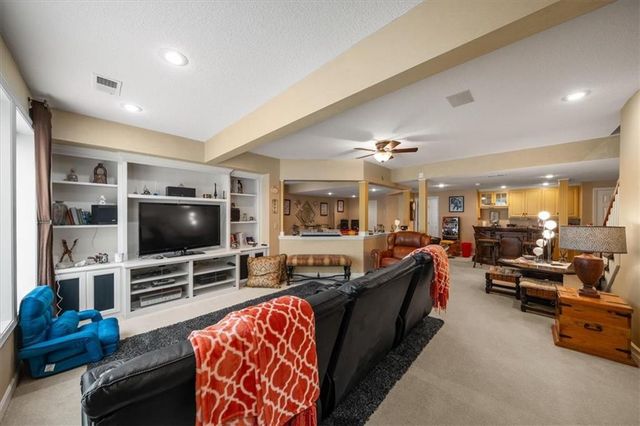 709 NE Lake Pointe Drive, Lee's Summit, MO 64064