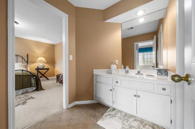 709 NE Lake Pointe Drive, Lee's Summit, MO 64064