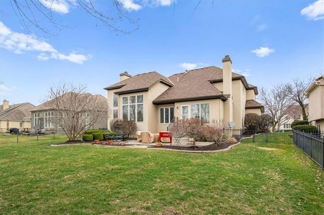 709 NE Lake Pointe Drive, Lee's Summit, MO 64064