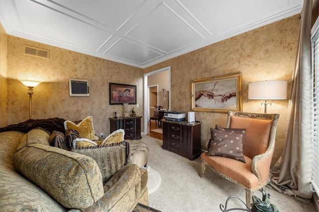 709 NE Lake Pointe Drive, Lee's Summit, MO 64064