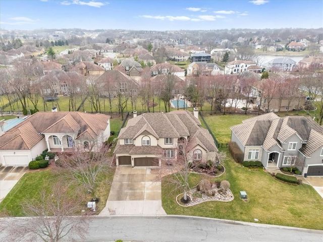 709 NE Lake Pointe Drive, Lee's Summit, MO 64064