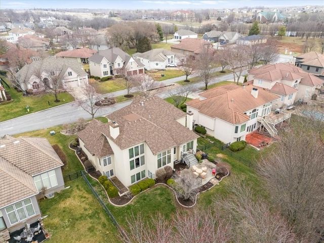 709 NE Lake Pointe Drive, Lee's Summit, MO 64064