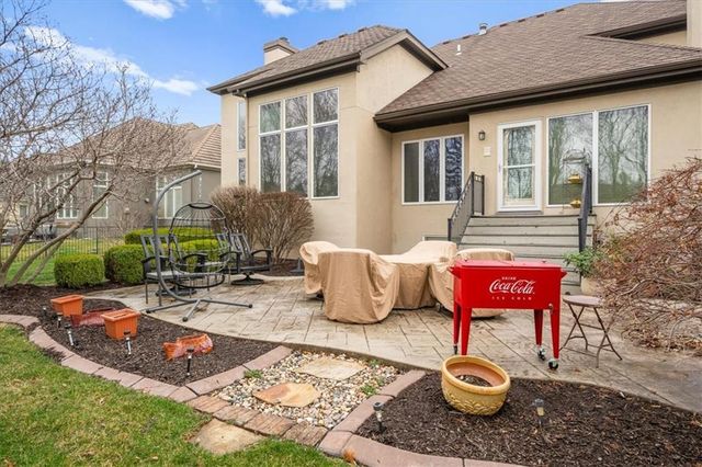 709 NE Lake Pointe Drive, Lee's Summit, MO 64064