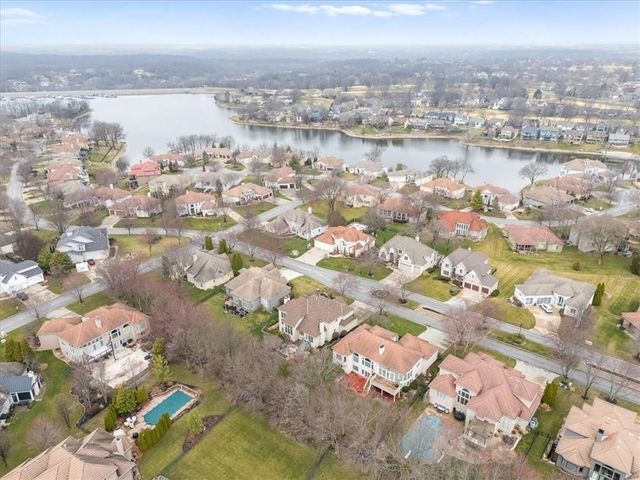 709 NE Lake Pointe Drive, Lee's Summit, MO 64064