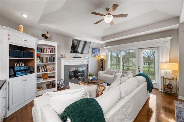 709 NE Lake Pointe Drive, Lee's Summit, MO 64064