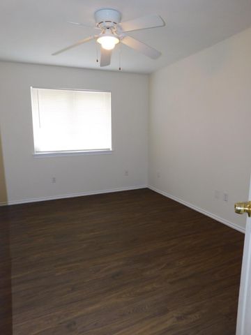 109 Mood Lake DR, Kyle, TX 78640