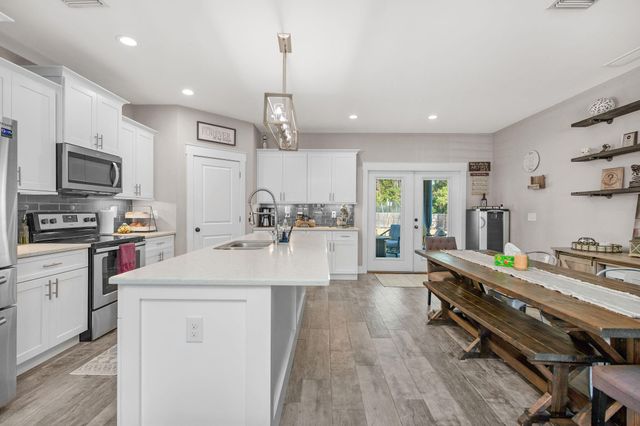 8914 Timber Lane, Navarre, FL 32566