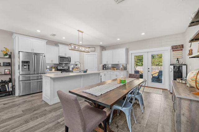 8914 Timber Lane, Navarre, FL 32566