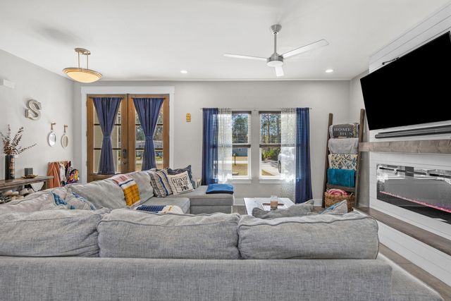 8914 Timber Lane, Navarre, FL 32566