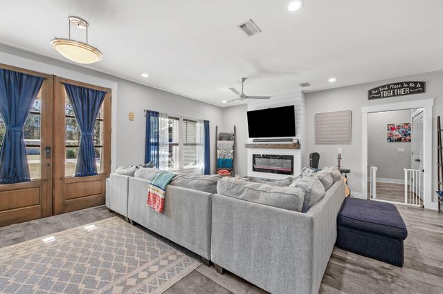 8914 Timber Lane, Navarre, FL 32566