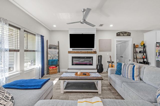 8914 Timber Lane, Navarre, FL 32566