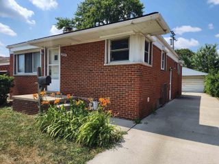 27605 Grant Street, St Clair Shores, MI 48081