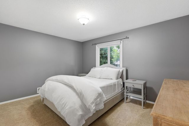 11852 99th Avenue N, Maple Grove, MN 55369