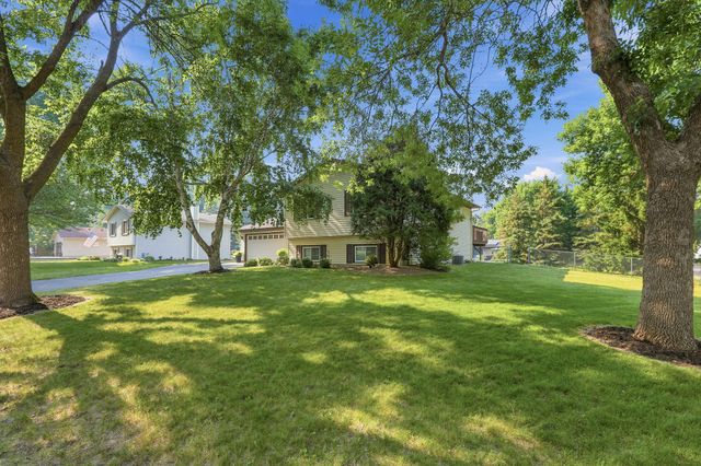11852 99th Avenue N, Maple Grove, MN 55369