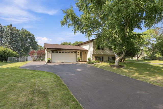 11852 99th Avenue N, Maple Grove, MN 55369
