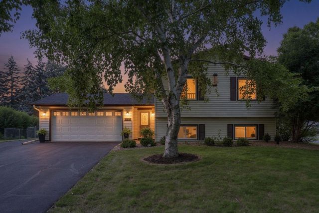 11852 99th Avenue N, Maple Grove, MN 55369