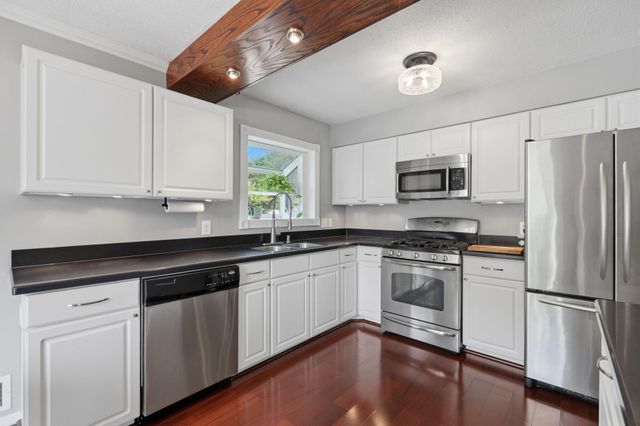 11852 99th Avenue N, Maple Grove, MN 55369