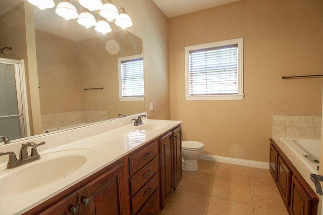 5305 CHAMOIS DR, Columbia, MO 65203