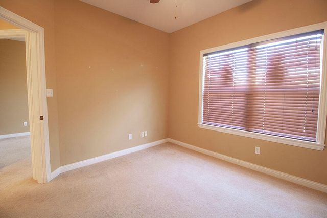 5305 CHAMOIS DR, Columbia, MO 65203