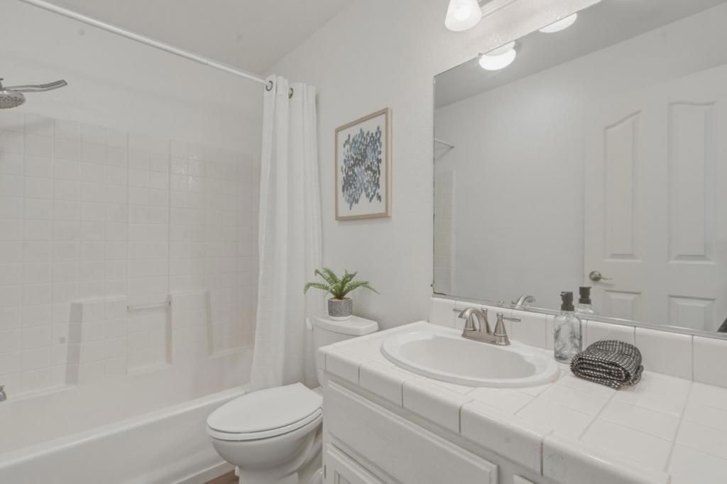 Image 21 of property listing at 2151 Glarner Street, Hollister, CA 95023