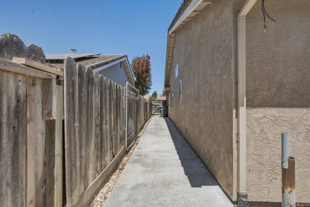 Image 35 of property listing at 2151 Glarner Street, Hollister, CA 95023
