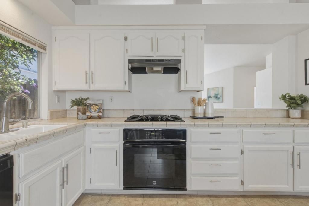 Image 4 of property listing at 2151 Glarner Street, Hollister, CA 95023