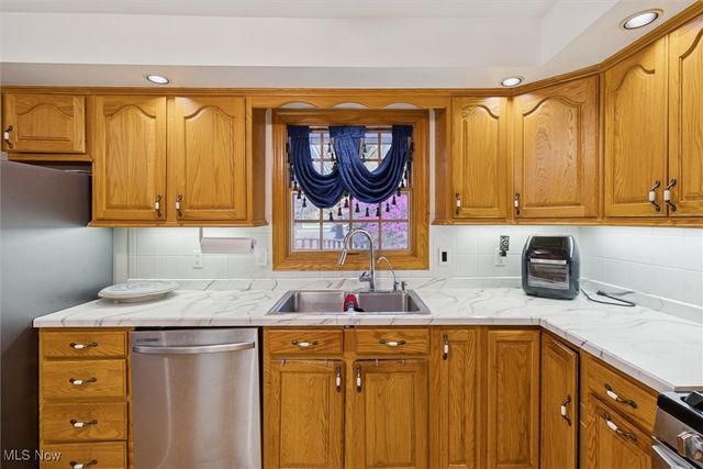 25918 Highland Road, Richmond Heights, OH 44143